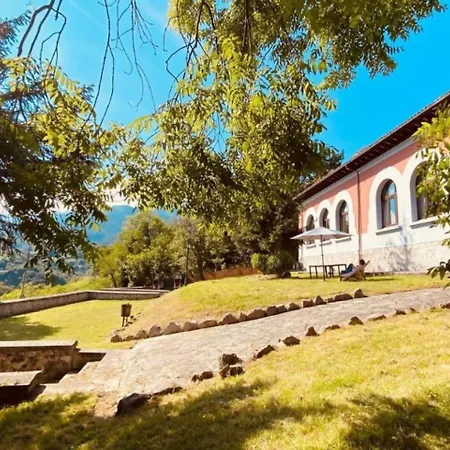 Escuelas De Collia C *