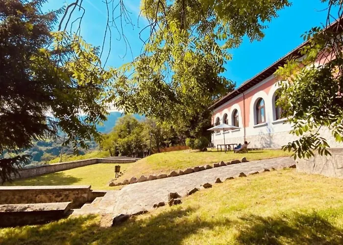 Escuelas De Collia C *